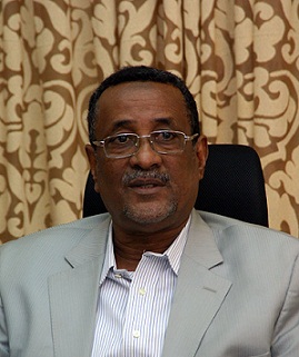مساعد الرئيس السوداني نائبه في الحزب ابراهيم محمود حامد ..صورة من (سونا)