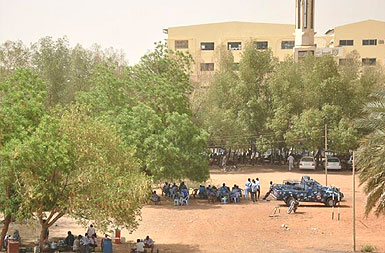 الشرطة تخيم على أراضٍ مثار نزاع مع جامعة النيلين في الخرطوم (صورة لسودان تربيون)