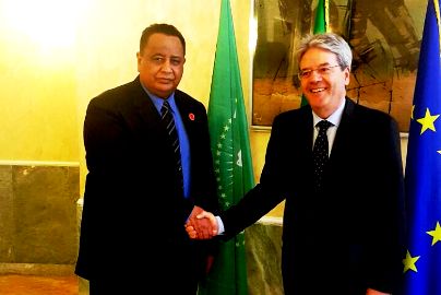Sudanese Foreign Minister Ibrahim Ghandour poses for a picture with his Italian counterpart Paolo Gentiloni in Rome on 19 May 2016 (ST Photo)