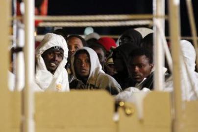 Eritrean migrants wait aboard a navy ship in the Sicilian harbour of Augusta, March 4, 2015 (Photo Reuters/Antonio Parrinello)