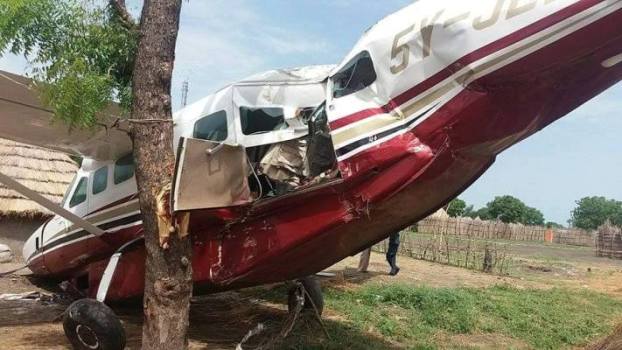 Plane damaged after crash in Akobo, 3 June, 2016 (Courtesy Photo of SPLM-IO)