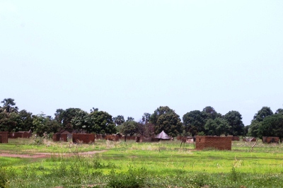 Houses burnt by rival forces during fighting in Momoi along Bussehere road June 3,  2016 (ST)