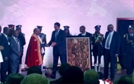 البشير لدى تكريمه في منتدى الكرامة الأفريقي بأديس أبابا ـ الجمعة 29 يوليو 2016