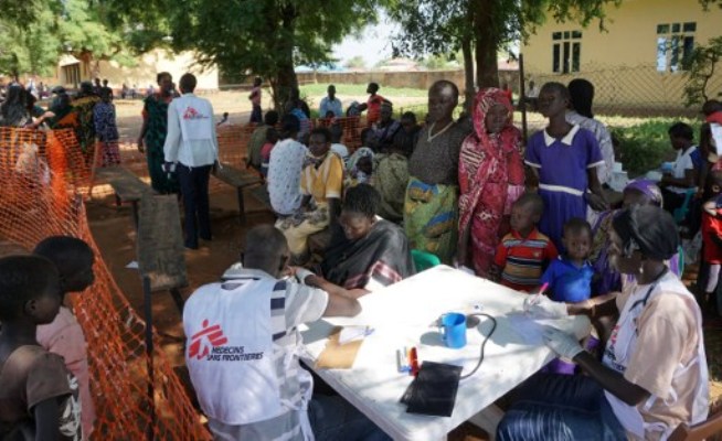 Medics from aid agency Doctors Without Borders (MSF) treat patients at a makeshift clinic in the grounds of the Catholic Catherdral in the South Sudanese capital Juba on July 15, 2016 after days of fighting left hundreds dead and forced thousands to flee their homes. (AFP-Peter Martell Photo)