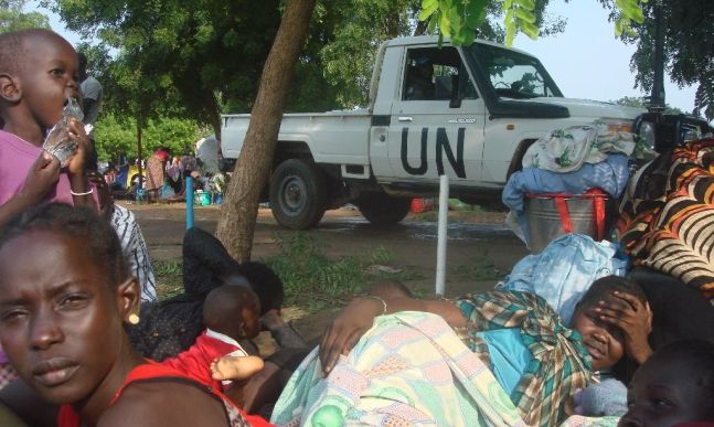 This image provided by the UNMISS on July 11, 2016 shows some of the at least 3000 displaced women, men and children taking shelter at the UN compound in Tomping area in Juba (AFP Photo - Beatrice Mategwa)