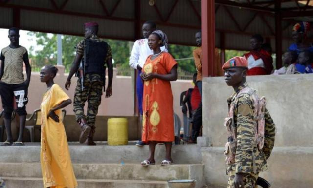 SPLA soldiers walk within families displaced in recent fighting camping at the Anglican church compound in Juba, July 12, 2016. (Reuters Photo)