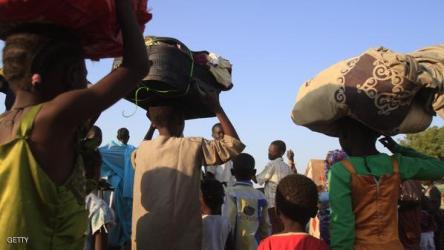 لاجئون جنوبيون يستعدون لعبور الحدود باتجاه السودان - ارشيف