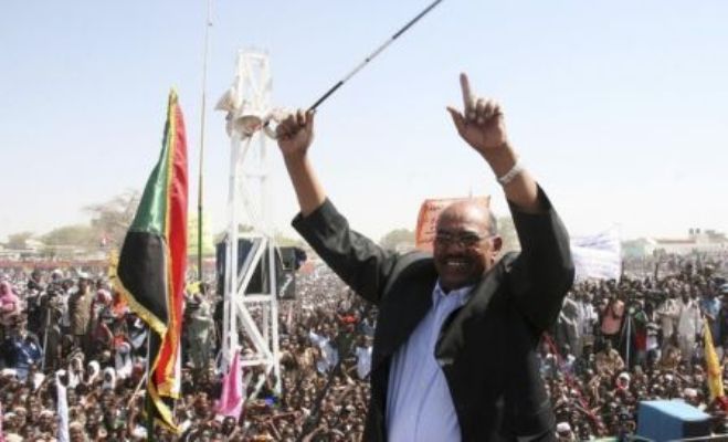President Omer al-Bashir waves during a rally in Nyala town in South Darfur on December 29, 2010. (Reuters Photo)