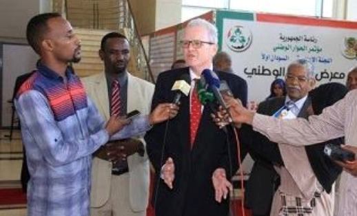 British envoy Chris Trott speaks to reporters folloiwng a visit to the National Dialogue exposition in Khartoum on 21 Sept 2016 (ST photo)