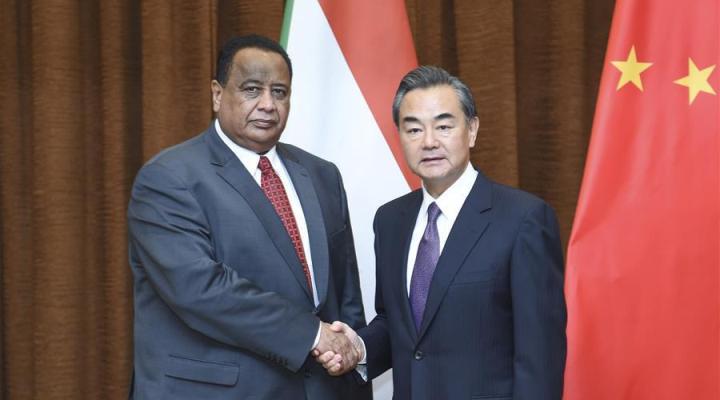 Chinese Foreign Minister Wang Yi (R) holds talks with Sudan's Foreign Minister Ibrahim Ghandour in Beijing, capital of China, Oct. 28, 2016.  (Xinhua/Zhang Ling - Photo)