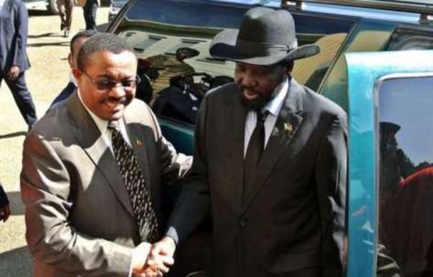Ethiopian Prime Minister Hailemariam Desalegn (L) greets the President of South Sudan Salva Kiir in Addis Ababa on January 5, 2013 - (AFP Photo)