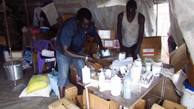 James Thon, giving drugs to one of his patients in Koyoom islands in Duk, October 2016 (ST)