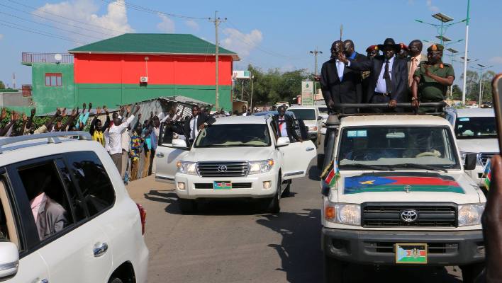 President Salva Kiir tours Juba streets accompanied with SPLA chief of Staff Paul Malong, Information Minister Michael Makuei Lueth and his Spokesperson Ateny Wek Ateny on 12 October 2016 (Photo Jok Solomun Anyang)