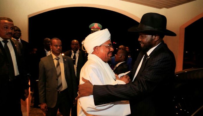 Sudan's Omar al-Bashir shares a moment with South Sudan's Salva Kiir in Equatoria Guinea, November 23, 2016 (AP)