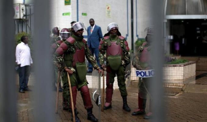 Kenyan anti riot police guard the premises of the country's electoral commission in Nairobi on 25 April 2016 (Reuters/Diegfrid Modola Photo)