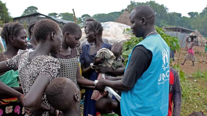 Wrist-banding of newly-arrived south Sudanese refugees at the Pagak entry point, Gambella. On 4 November 2016 (UNHCR Ethiopia-Photo)