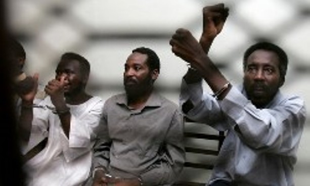 Abdul Aziz Ashr, brother-in-law of Justice and JEM leader Khalil Ibrahim (R), and unidentified co-defendants are seen here at a court hearing in North Khartoum in which the top Darfur rebel and seven others were sentenced to death on 17 August 2008 (AFP)