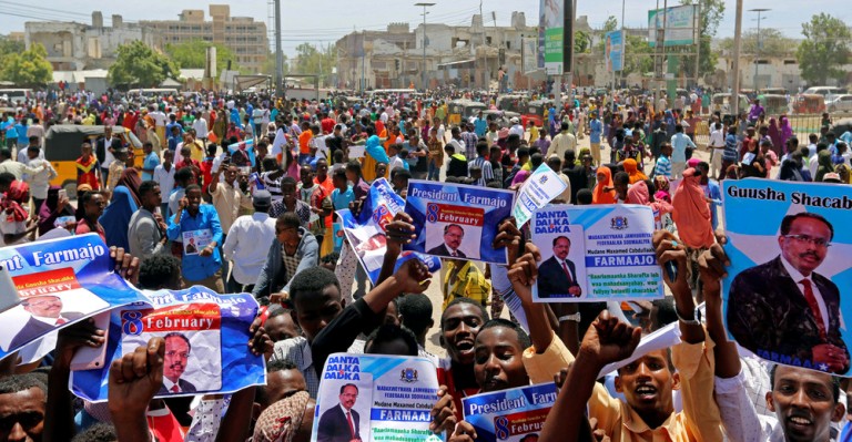 Civilians celebrate the election of President Mohamed Abdullahi Mohamed in the streets of Somalia's capital Mogadishu, February 9, 2017. (Feisal Omar/Reuters Photo)