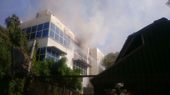 Smoke rises from Blue Nile TV building in Khartoum where a fire broke out on Wednesday 8 February 2017 (ST Photo)