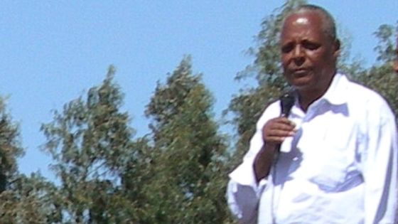 Merara Gudina, leader of the opposition Oromo Federalist Congress (OFC) addresses a rally on 1 December 2016 (AFP Photo)