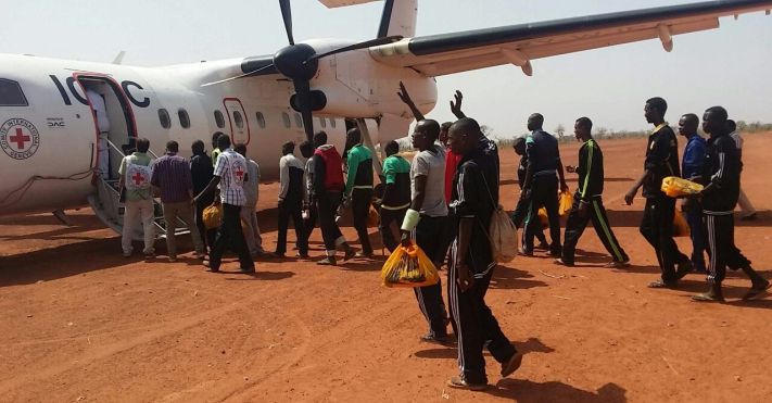 Government POWs ride a Red Cross planeafter their release by the SPLMN in South Kordofan on 4 March 2017 (ST Photo)