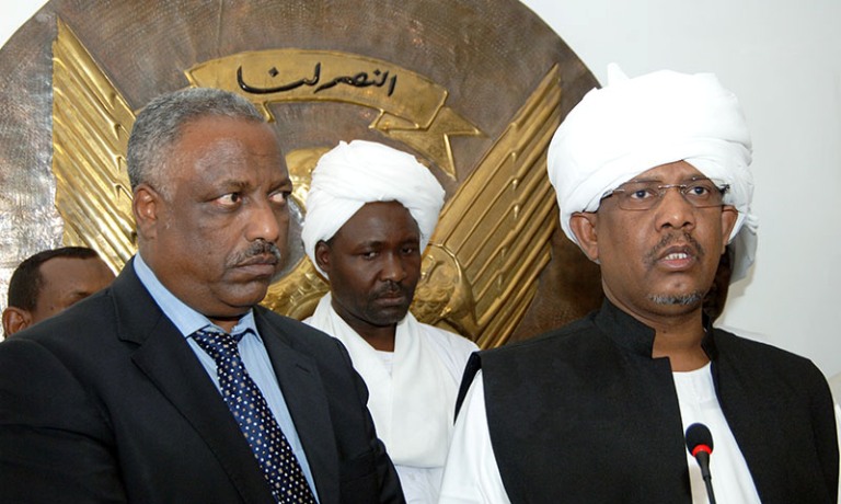 Speaker of the House of Peoples' Representatives Abadula Gemeda (L) in a visit to Sudan in May 2015 (ST/file photo)
