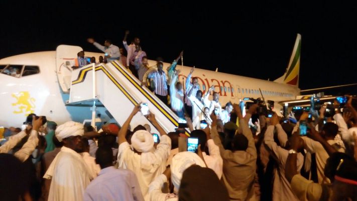 Sudanese POWs released by the SPLM-N arrive at Khartoum airport on 5 March 2017 (ICRC Photo)