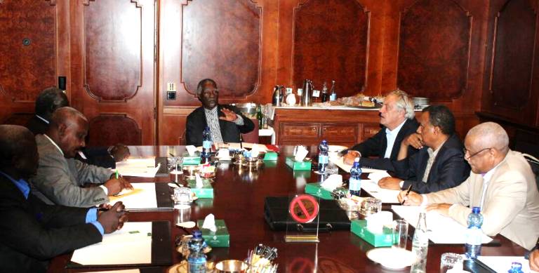 Mbeki chairs a meeting with the SPLM-N leaders (L) and the regional and international envoys on 24 April 2017 (ST Photo)