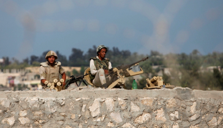 Egyptian soldiers keep guard on the border between Egypt and the southern Gaza Strip, July 8, 2013. (Reuters/Ibraheem Abu Mustafa photo)