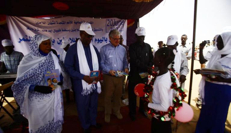 U.S. Chargé d'affaires Steven Koutsis celebrates World Refugee Day in El-Nimir camp in Ed-Daein, East Darfur State on 21 June 2017 (US Embassy photo)
