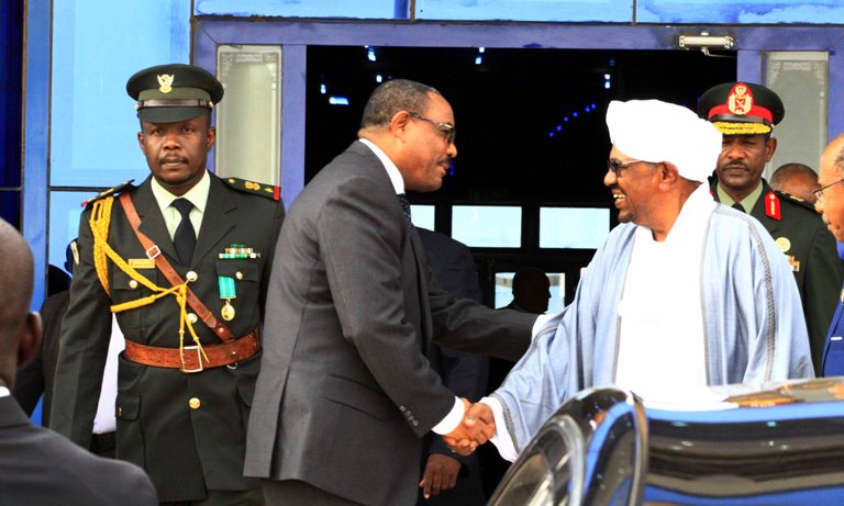 President Omer al-Bashir shakes hands with the Ethiopian prime minister upon his arrive to Khartoum on 15 August 2017 (ST Photo)