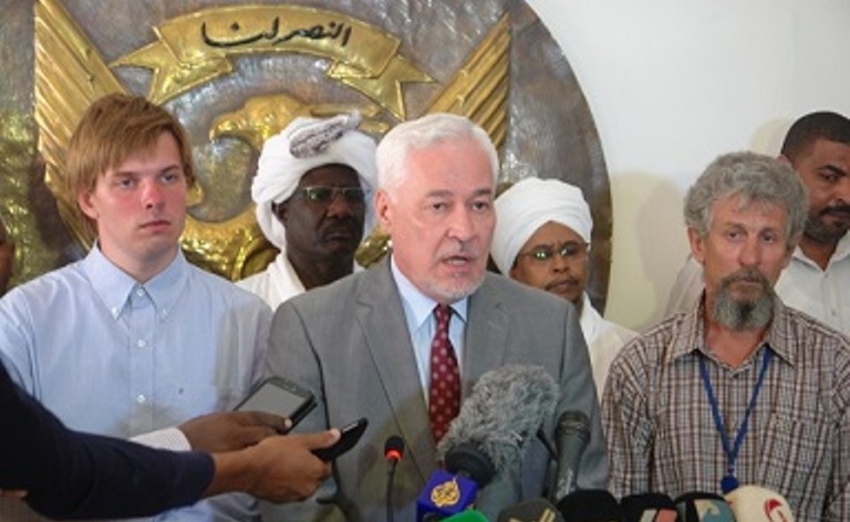 Ambassador Mirgayas Shirinsky (C) speaks to reporter after the release of two Russian pilotes in Khartoum on 6 June 2015