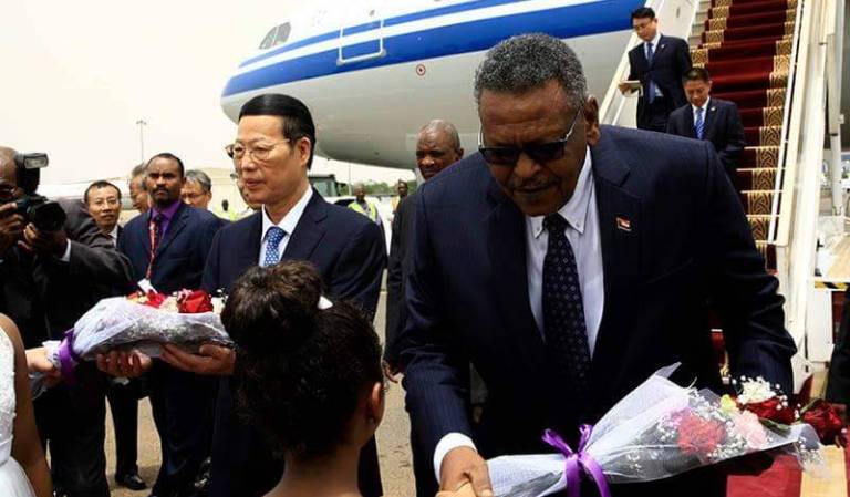 Chinese Vice Premier Zhang Gaoli received by Sudanese First Vice President Bakri Hassan Salih at Khartoum airport on 25 August , 2017  (ST photo)