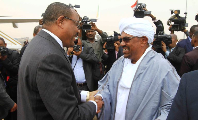 President Omer al-Bashir shakes hands with the Ethiopian prime minister upon his arrive to Khartoum on 15 August 2017 (ST Photo)