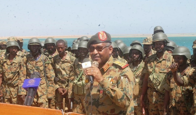 Chief of the General Staff, Emad al-Din Adawi addresses Sudanese Navy soldiers participating in a military exercice on the Red Sea on 11 Oct 2017 (SUNA photo)