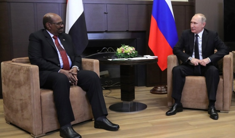 President Al-Bashir meets President Putin at the Black Sea resort of Sochi on 23 Nov 2017 (Photo Kremlin)
