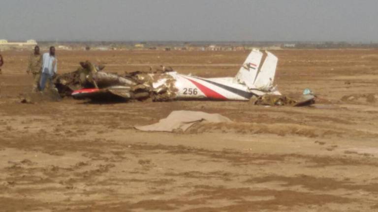 Sudanese military training aircraft crashes in port Sudan on 27 December 2017 (ST photo)