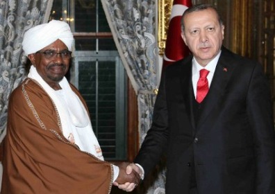 President Recep Tayyip Erdogan (R) and President Omer al-Bashir shake hands on 13 December 2017 (ST Photo)