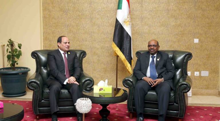President al-Bashir receives President al-Sisi at his residence in Addis Ababa on 27 January 2018 (ST)
