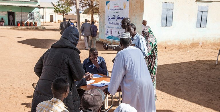 People registre during the fifth demobilization exercise in El Fasher,North Darfur state,  on 26 December 2017 (UNAMID Photo)