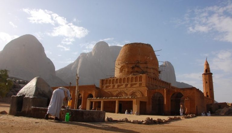 The Khatmiyah mosque at the base of Taka Mountain, Kassala, Sudan (Photo Gonmad)