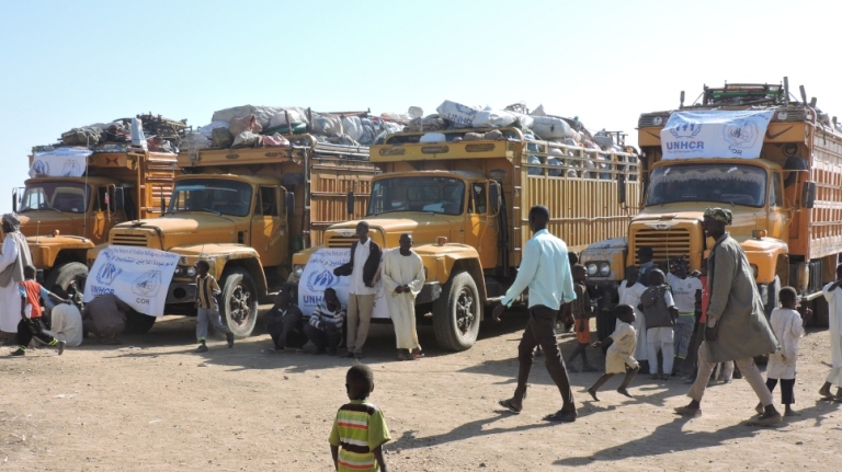 Trucks carrying the belongings of Chadian refugees line up as they prepare to leave for Chad 21 December 2017 (UNHCR Sudan Photo)