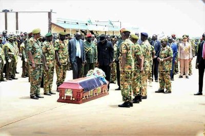 South Sudan president Salva Kiir pays views Gen. James Ajongo Mawut's body at Juba airport, April 23, 2018 (ST)