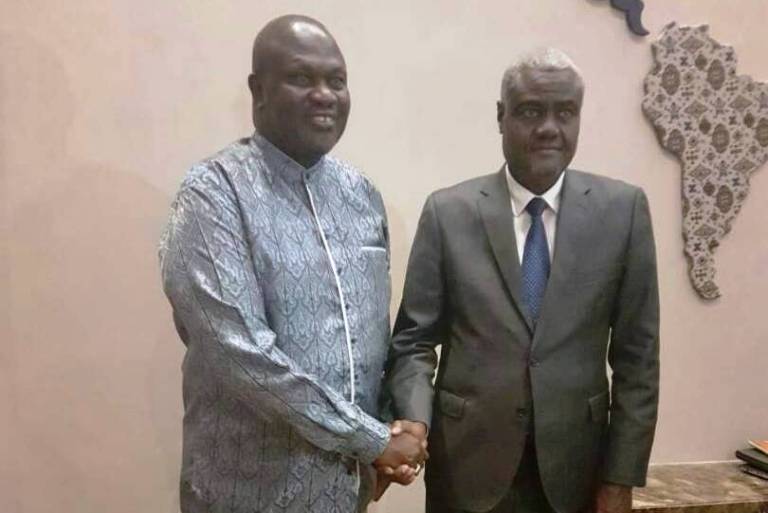 South Sudan rebel leader Riek Machar and the AU Commission chairperson Mousa Faki Mohamed in Pretoria, South African, April 12, 2018 (ST  photo)