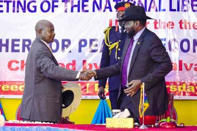 Presidents Yoweri Museveni (L) and Salva Kiir at South Sudan's ruling party meeting in Juba, May 3, 2018 (Courtesy photo)