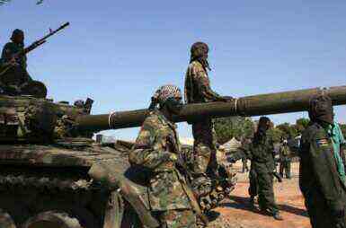 South Sudanese rebel troops loyal to former vice-president Riek Machar stand on guard in Unity state capital Bentiu on 12 January 2014 after recapturing the strategic town from government troops (Photo: Reuters)