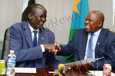 Botswana's Ngaka Ngaka (right) and Yien Lam Tut after signing a MoU on 30 May, 2018 (Daily News photo)