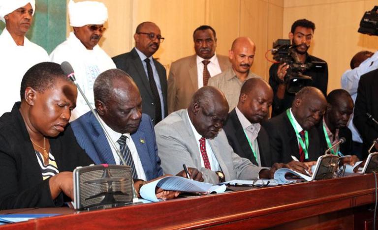 Signing ceremony of the Security Arrangements agreement in Khartoum on 6 July 2018 (Photo Suna)