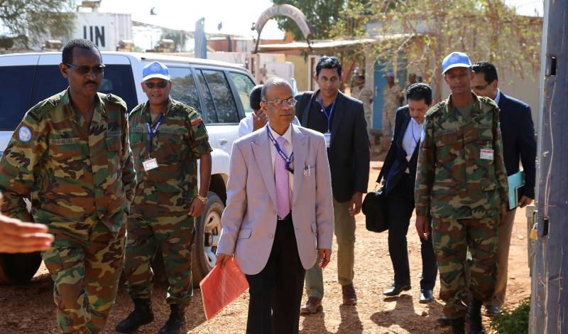 USG Atul Khare visits Abyei area on 10 Dec 2015 (UN photo)