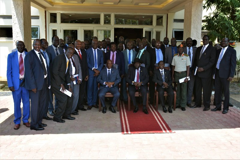 President Salva Kiir flanked by his two deputies Gai and Wani pose with the 32 state governor at the State House in Juba on 15 August 2018 (Photo South Sudan Presidency)